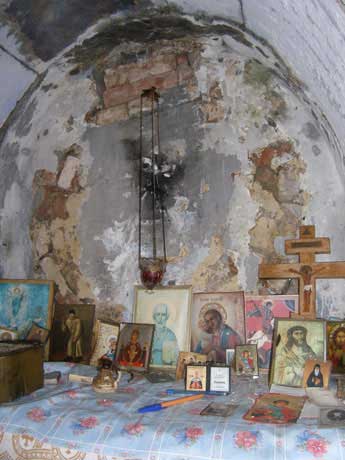 стены старинного храма 