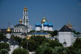 Троице-Сергиева лавра сегодня – это крупнейший православный центр в России. Каждый день лавру посещают десятки и сотни людей.