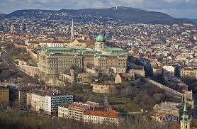 Замок Буда — яркая достопримечательность Будапешта, которая отличается богатой историей и замечательными архитектурными сооружениями.