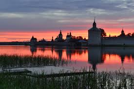 История небольшого городка Кириллов, расположенный на берегу прекраснейшего Сиверского озера, уходит далеко в 1397 год.